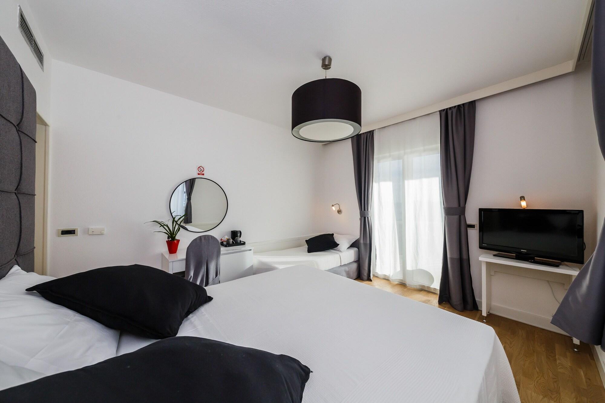 Hotel Villa Zarko Kaštel Stari Esterno foto
