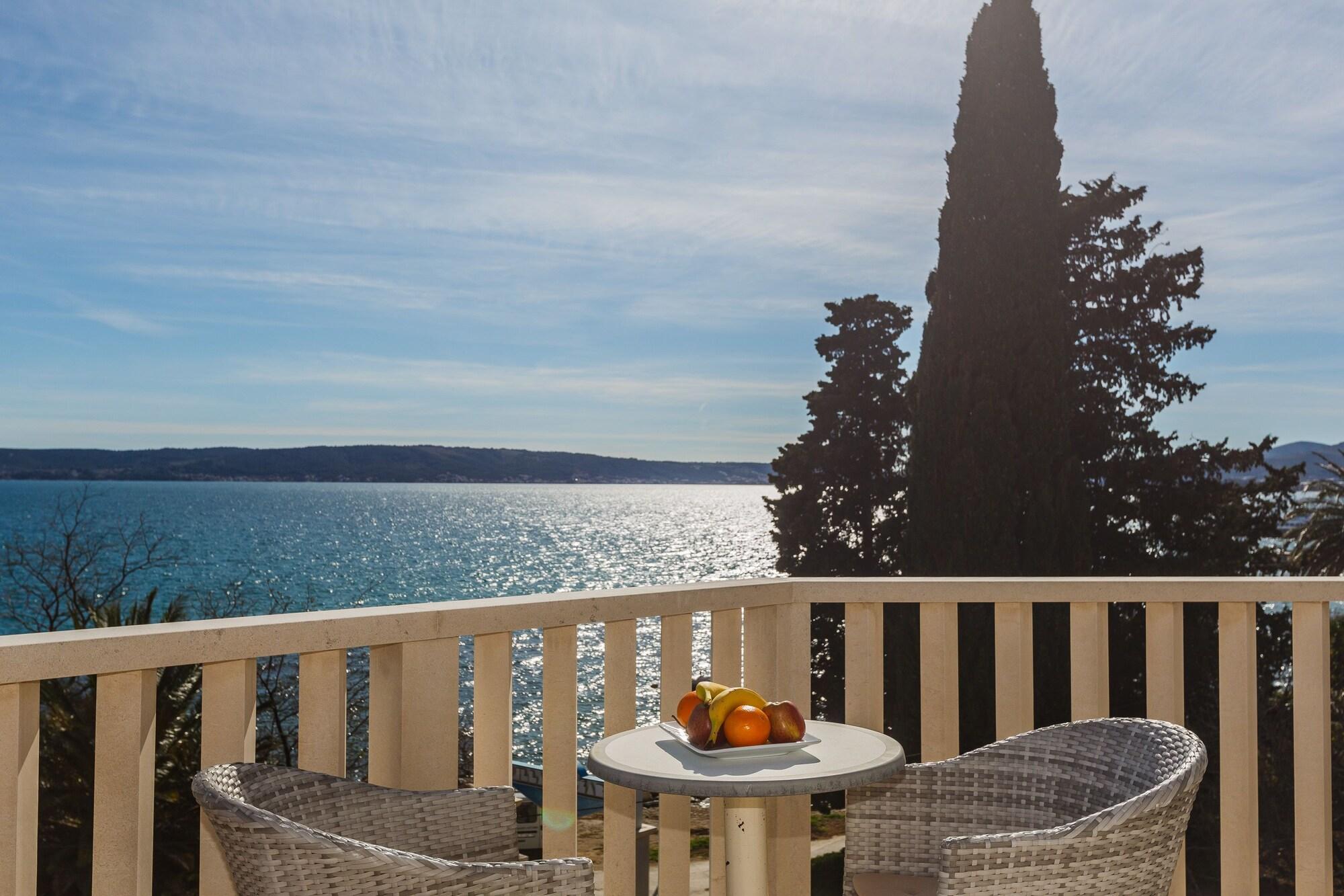 Hotel Villa Zarko Kaštel Stari Esterno foto