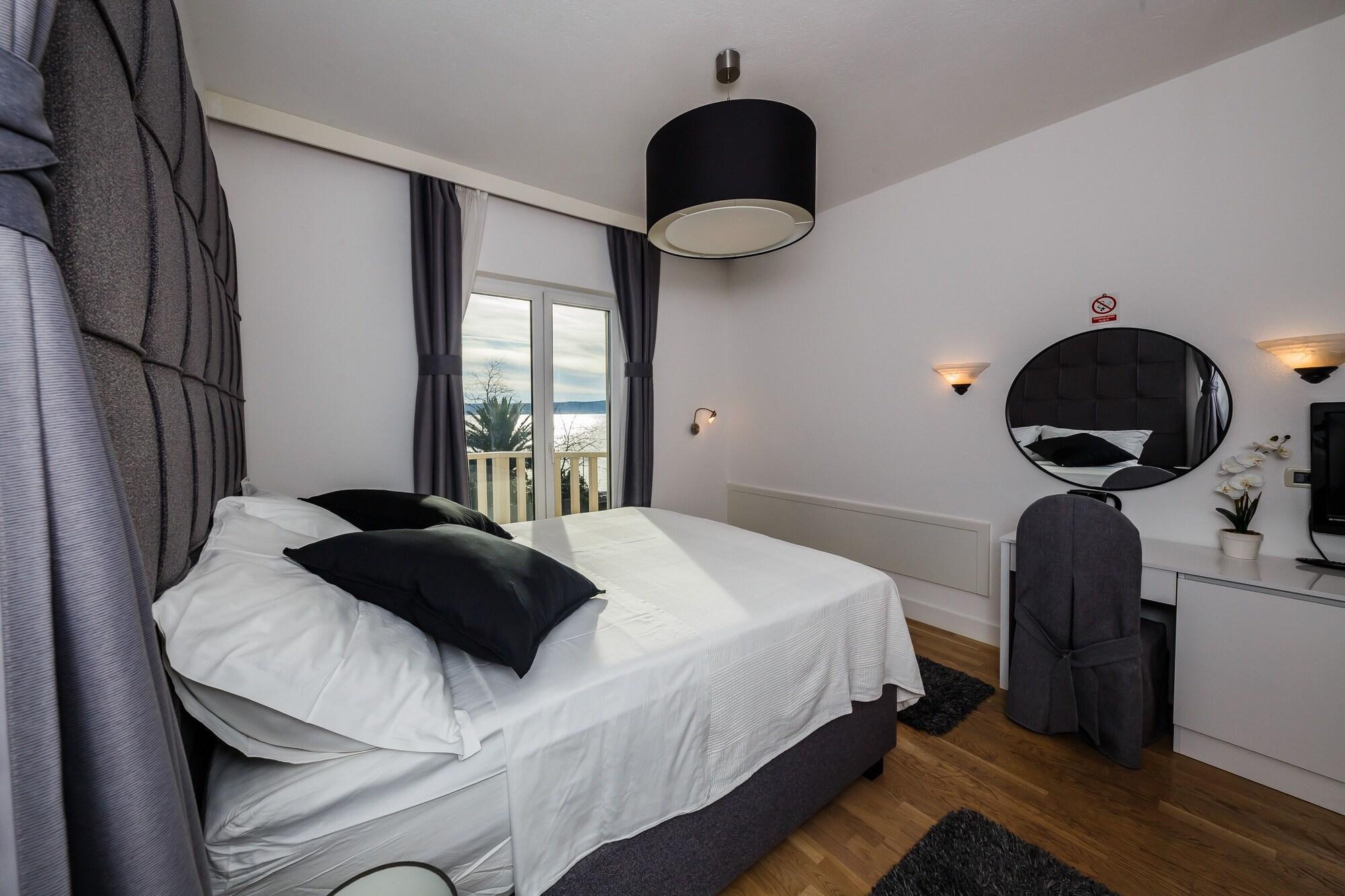 Hotel Villa Zarko Kaštel Stari Esterno foto