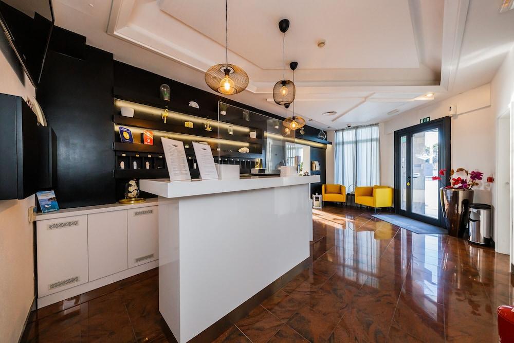 Hotel Villa Zarko Kaštel Stari Esterno foto