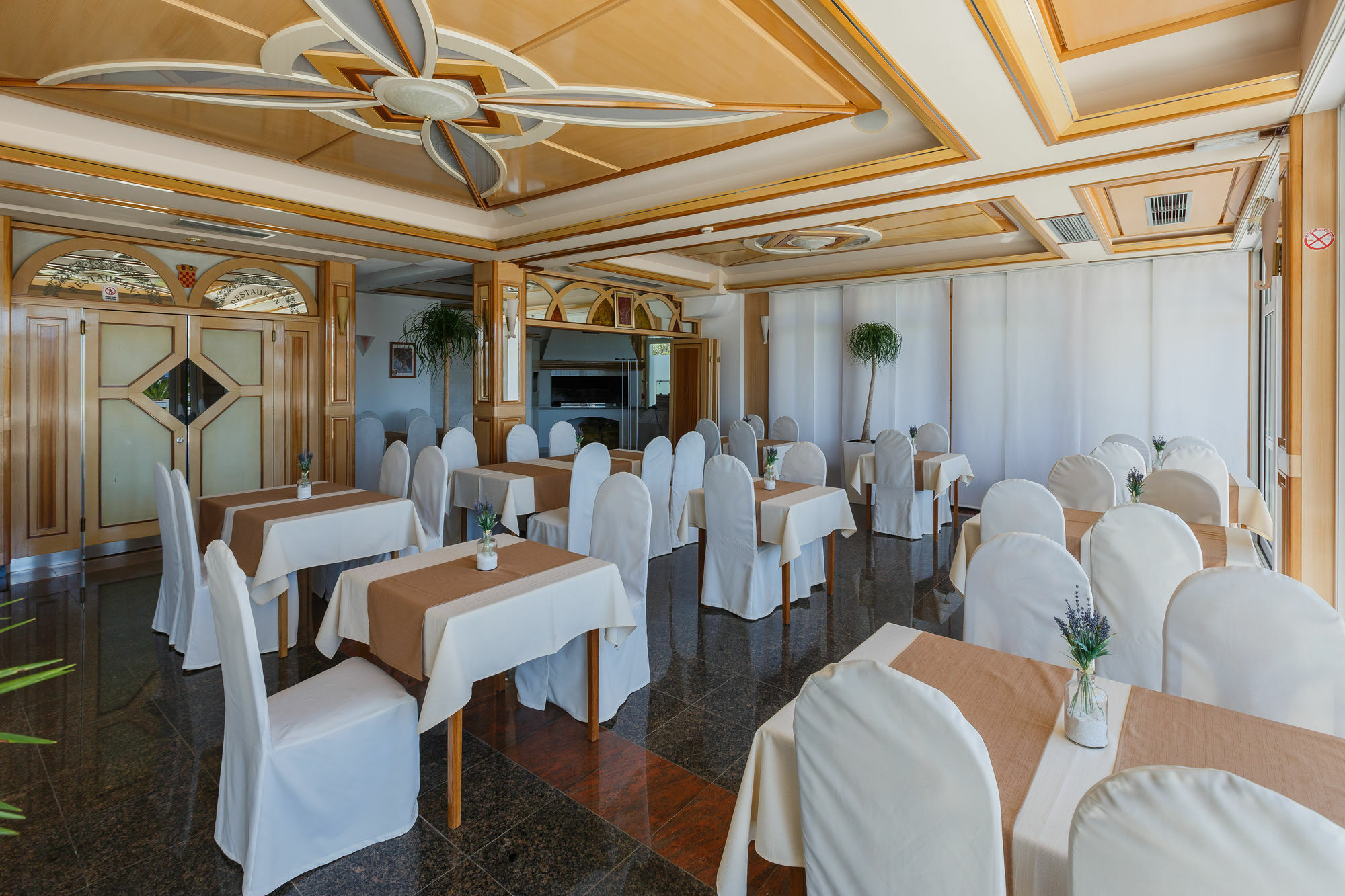 Hotel Villa Zarko Kaštel Stari Esterno foto